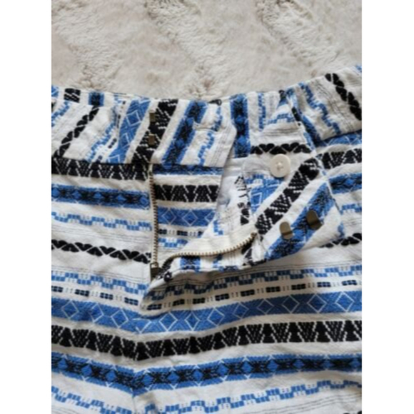 Khakis By Gap 100% Cotton The City 3 Inch Short Blue White Stripe Size 2 - Picture 5 of 11